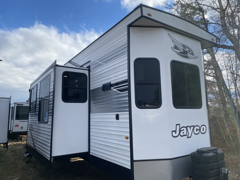 2026 JAY FLIGHT BUNGALOW 404LOFT – Stock #T0105B