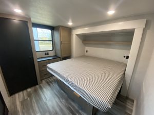 2026 JAY FLIGHT BUNGALOW 404LOFT – Stock #T0105B