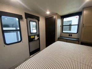 2026 JAY FLIGHT BUNGALOW 404LOFT – Stock #T0105B