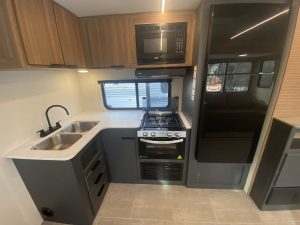 2025 TRAIL RUNNER 31DB – Stock #T4037T