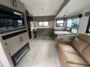 2025 CONNECT 302FBK – Stock #T6768C