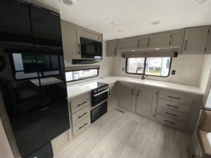 2025 CONNECT 302FBK – Stock #T6768C