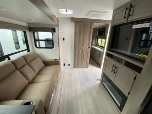 2025 CONNECT 302FBK – Stock #T6768C