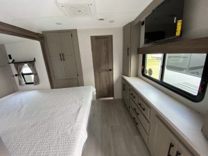 2025 CONNECT 302FBK – Stock #T6768C