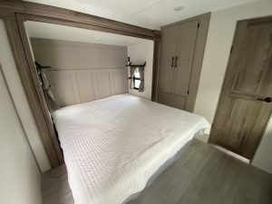 2025 CONNECT 302FBK – Stock #T6768C